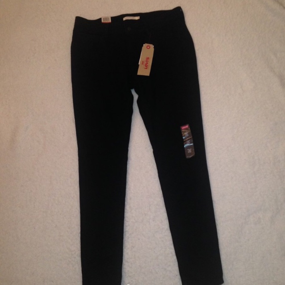 Super Skinny Mid-Rise Black Levi’s Skinny Jeans!✨